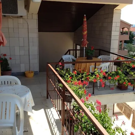 Guest house In With Balcony, Air Conditioning, Wifi 5188-5 *