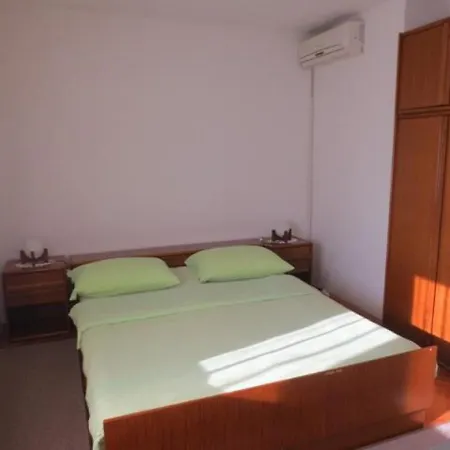 Guest house In With Balcony, Air Conditioning, Wifi 5188-5