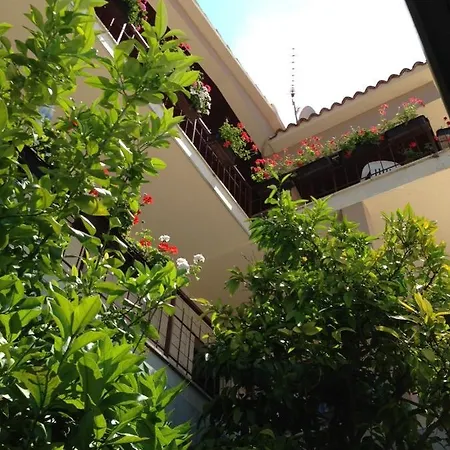 Guest house In With Balcony, Air Conditioning, Wifi 5188-5